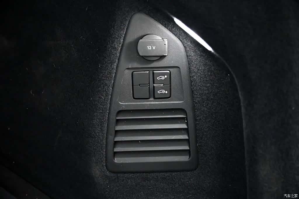 Volkswagen Touareg, 2023 32