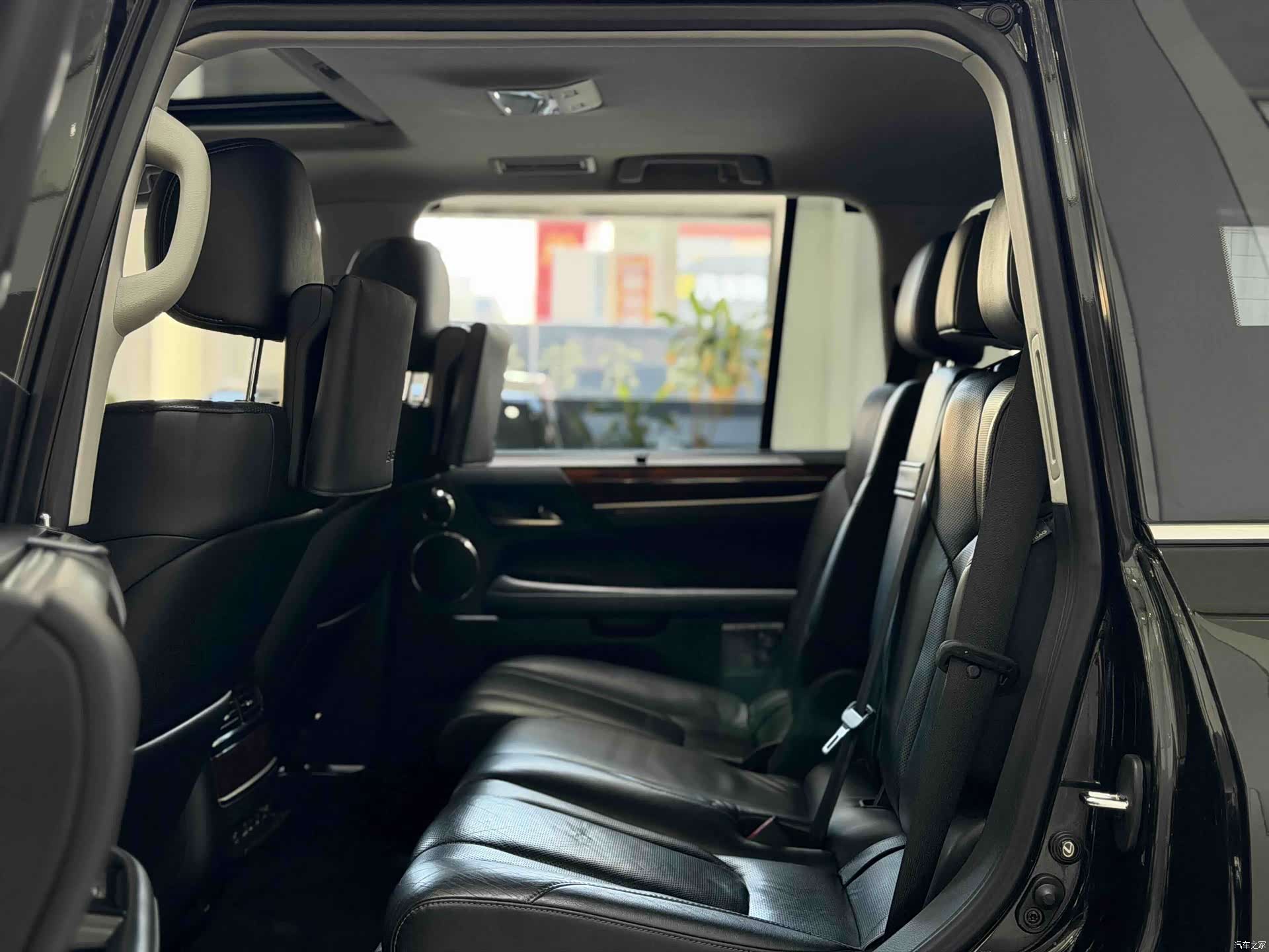 Lexus LX, 2017 14