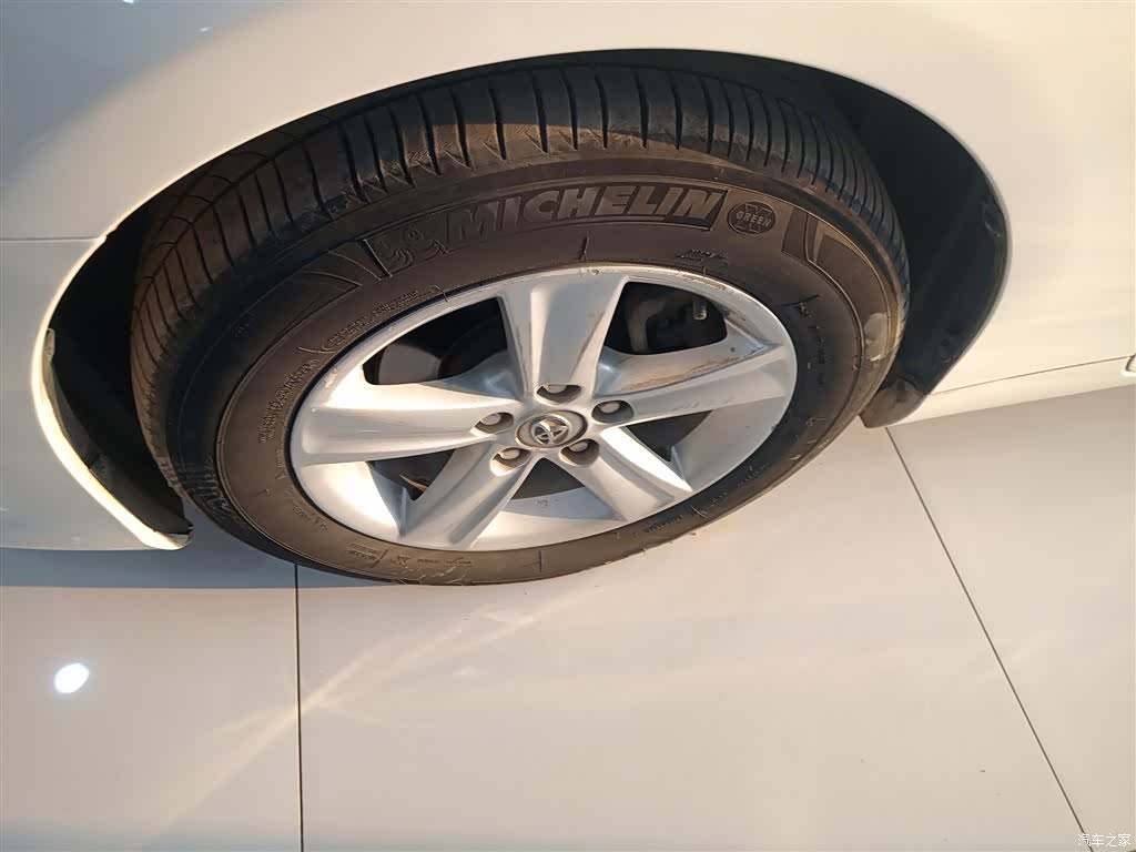 Toyota 2.5V, 2016 23