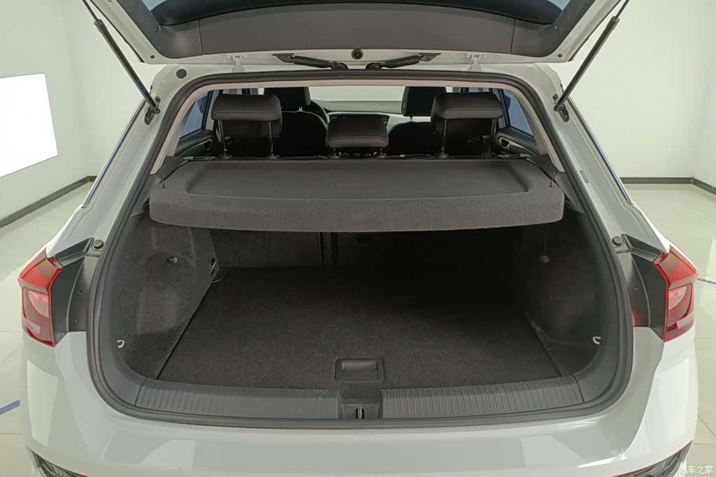 Volkswagen T-ROC, 2023 4