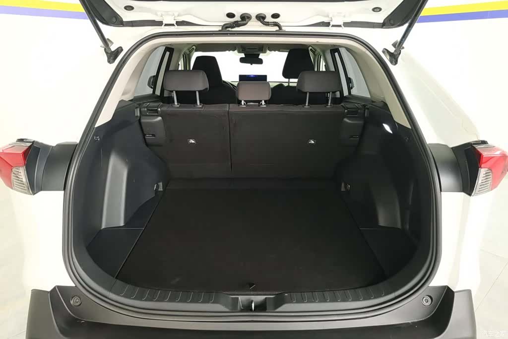 Toyota RAV4, 2020 4
