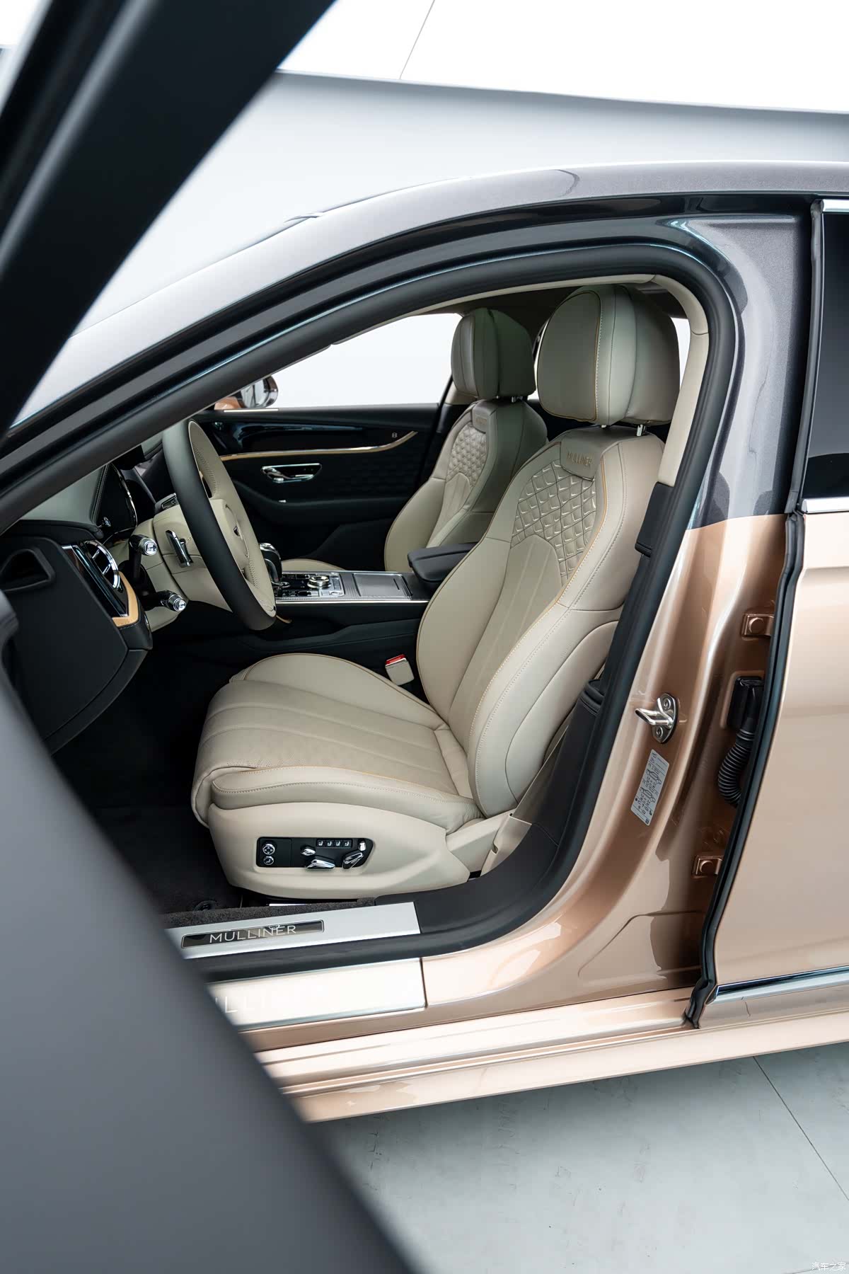 Bentley Flying Spur, 2025 14
