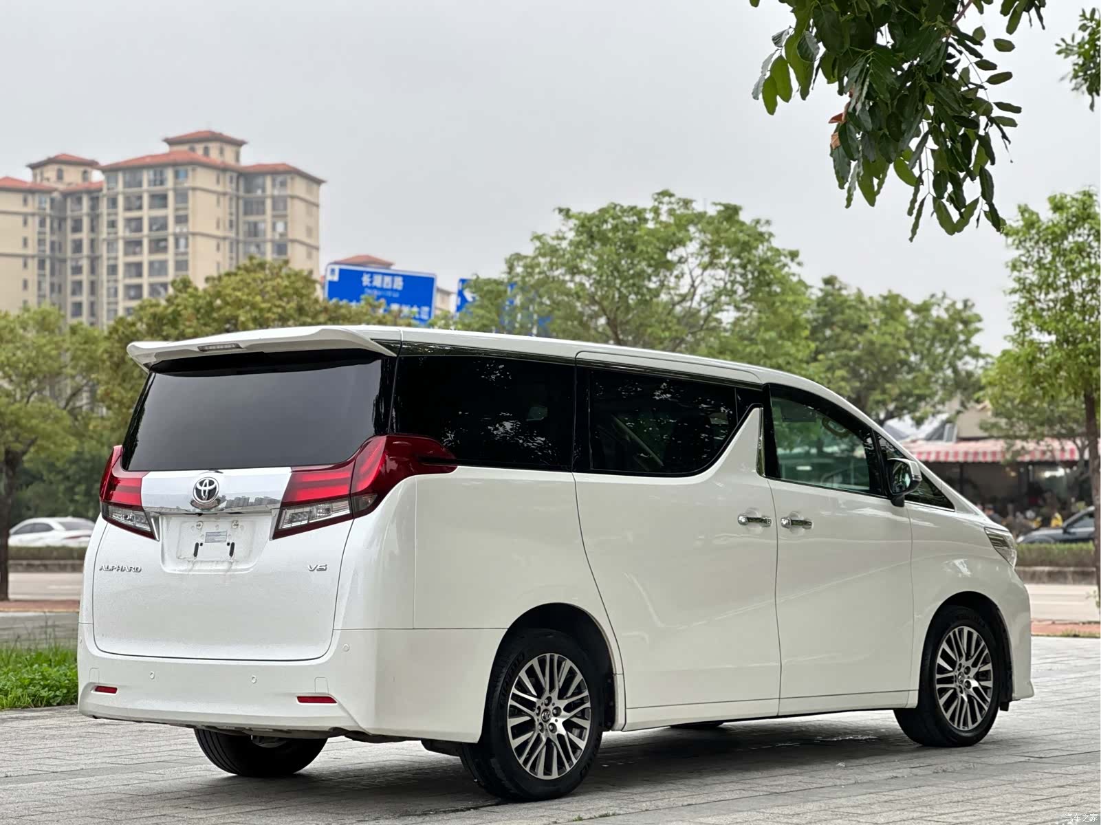 Toyota Alphard, 2017 11