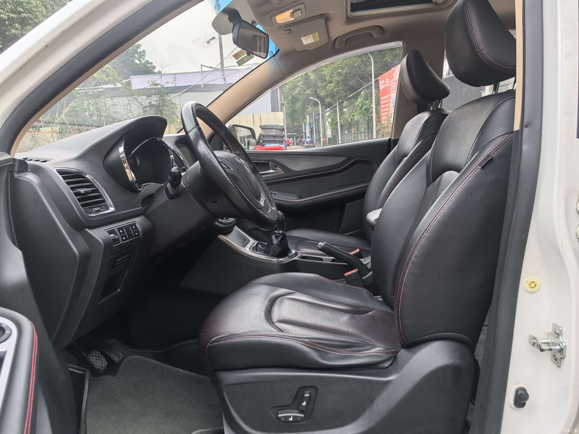 Wuling 560, 2015 9