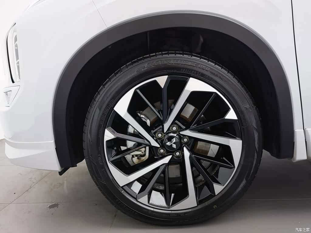 Mitsubishi Outlander, 2023 17