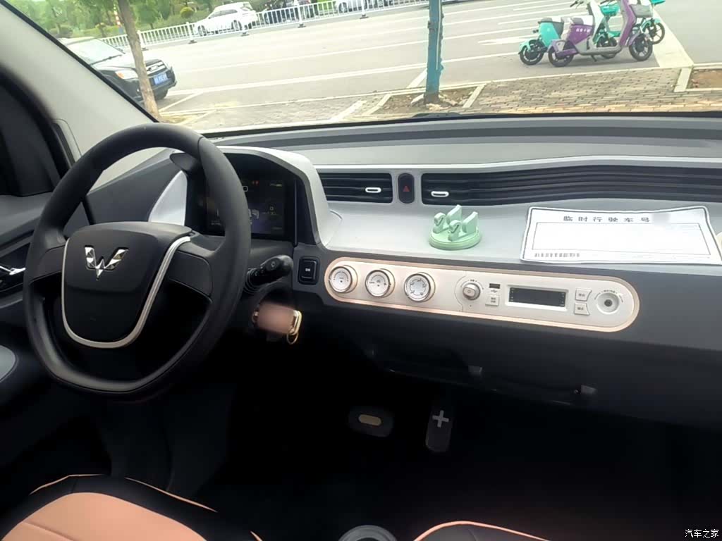Wuling MINIEV, 2021 10