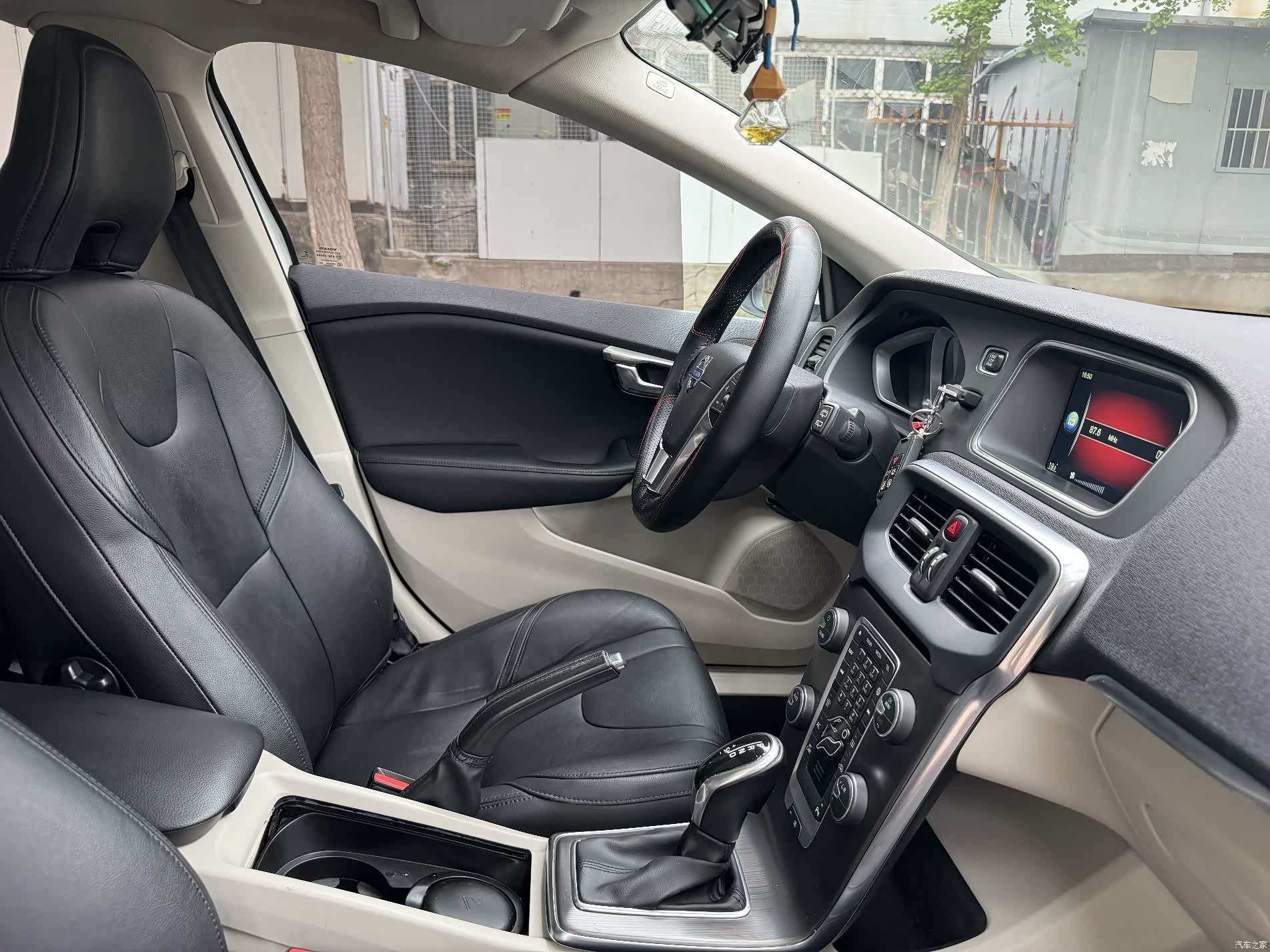 Volvo V40, 2015 17