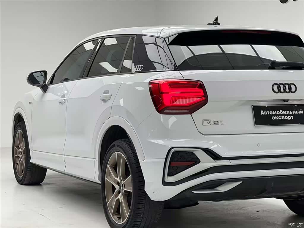 Audi Q2L, 2021 9