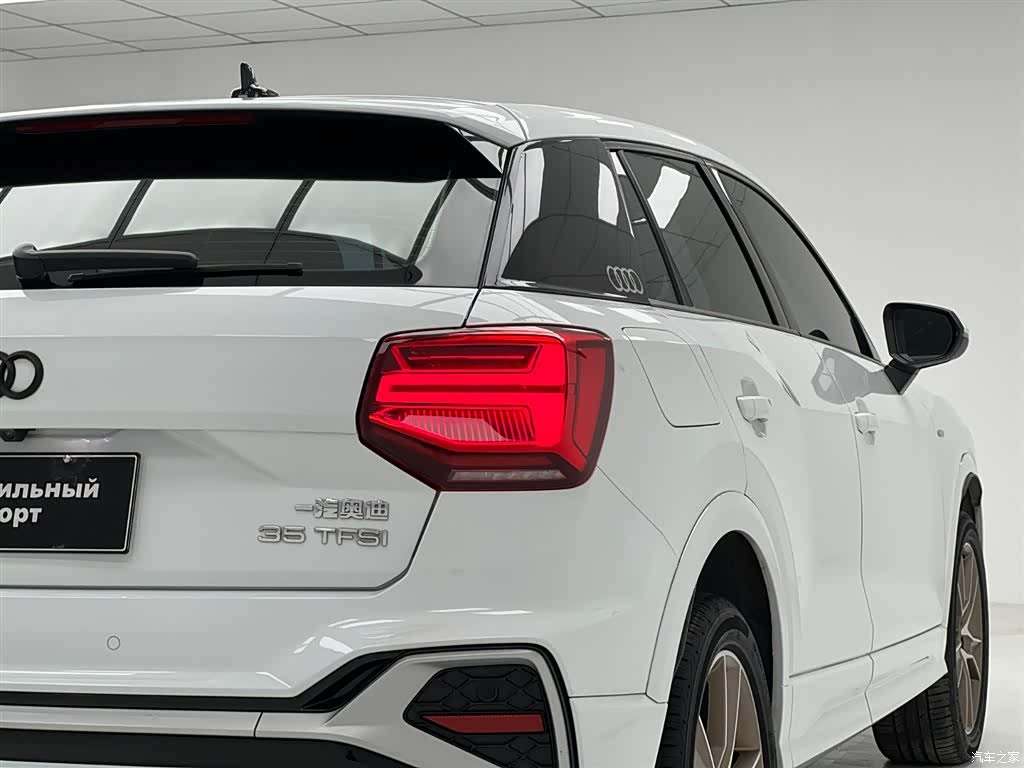 Audi Q2L, 2021 10