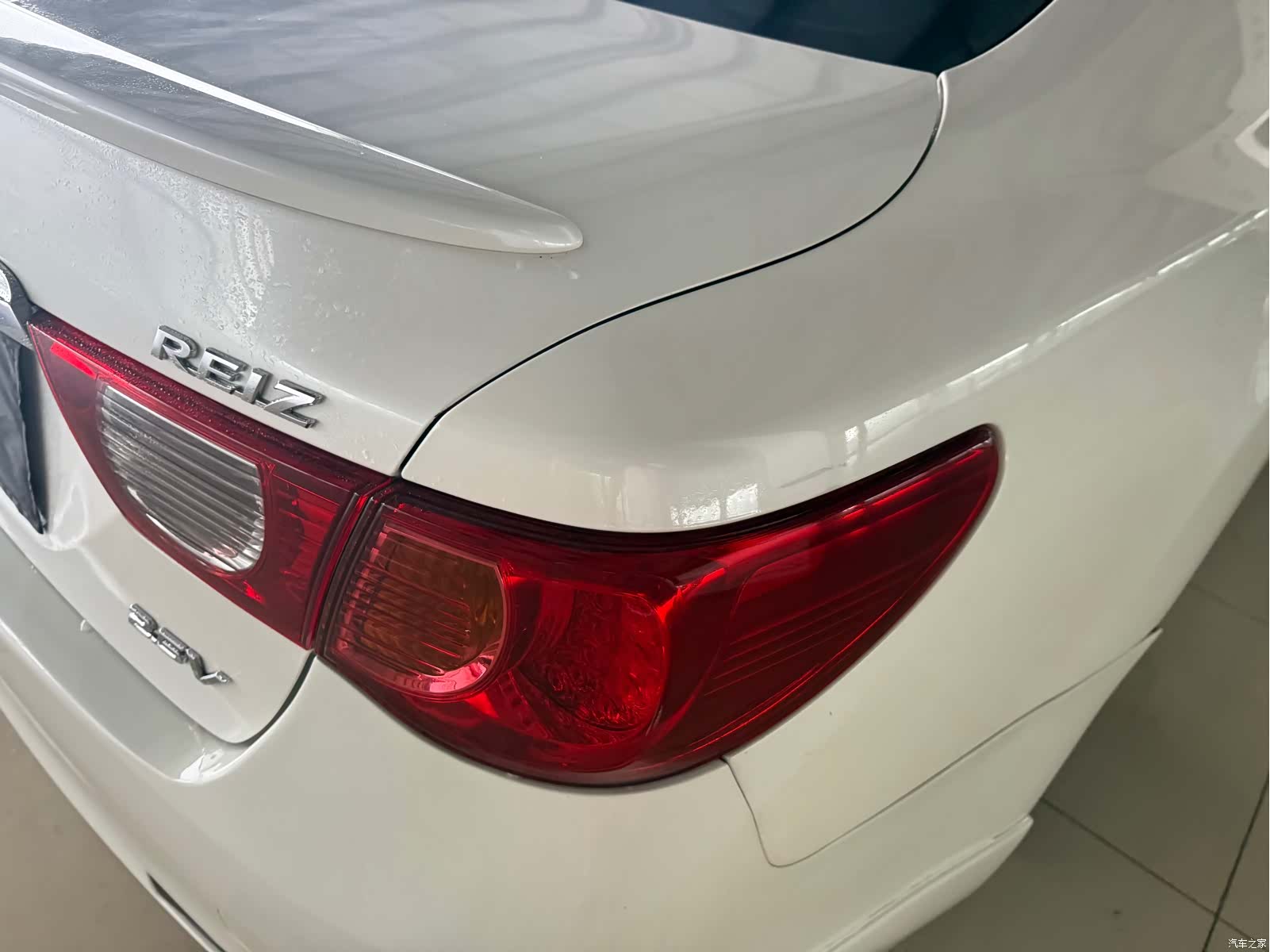 Toyota 2.5V, 2012 15