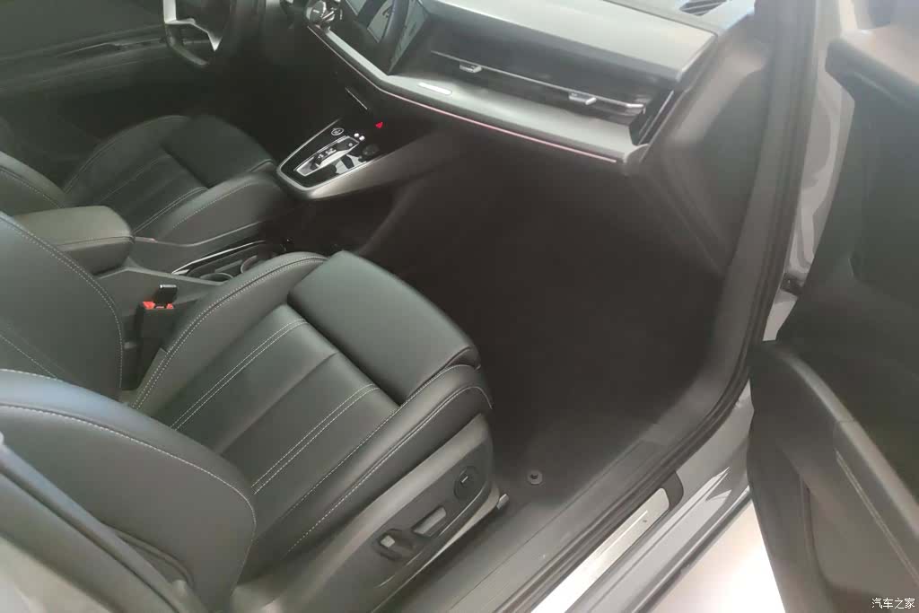Audi Q4 e-tron, 2024 8