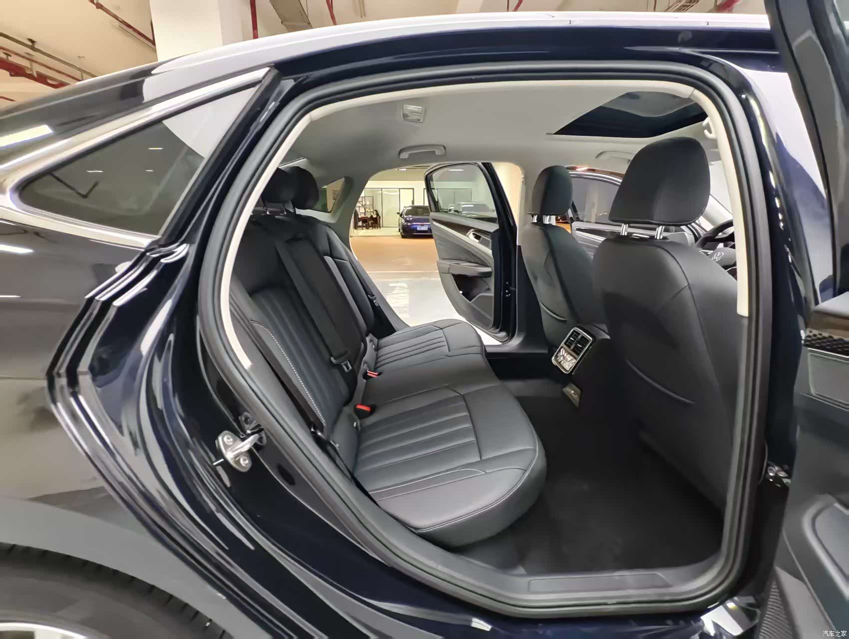 Volkswagen Passat, 2022 13