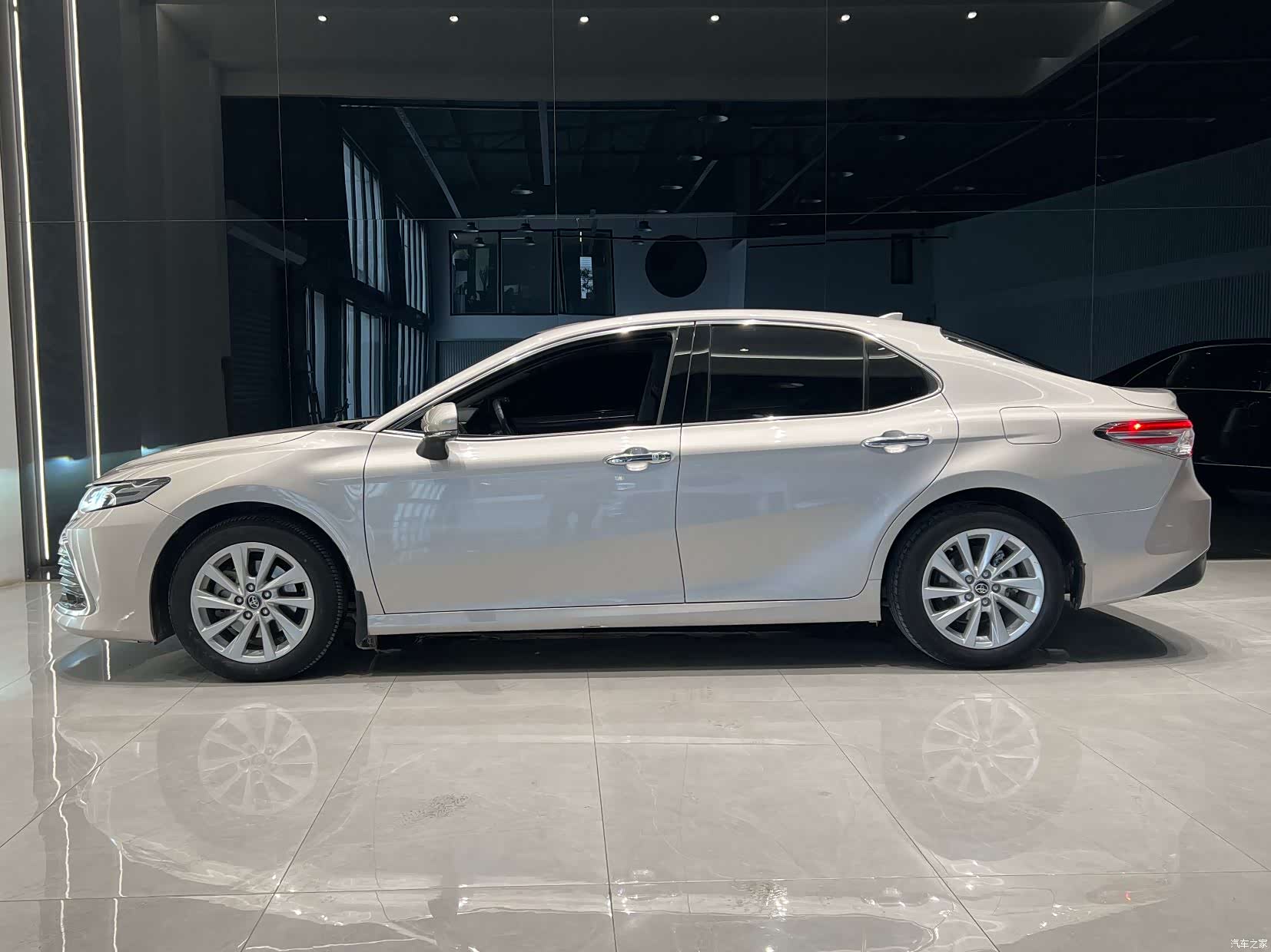 Toyota Camry, 2022 4