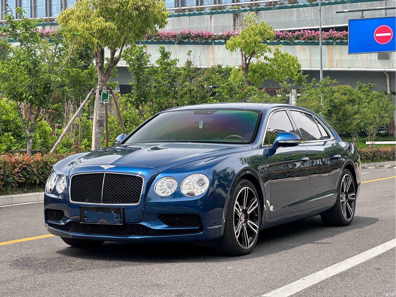 Bentley Flying Spur, 2018 1