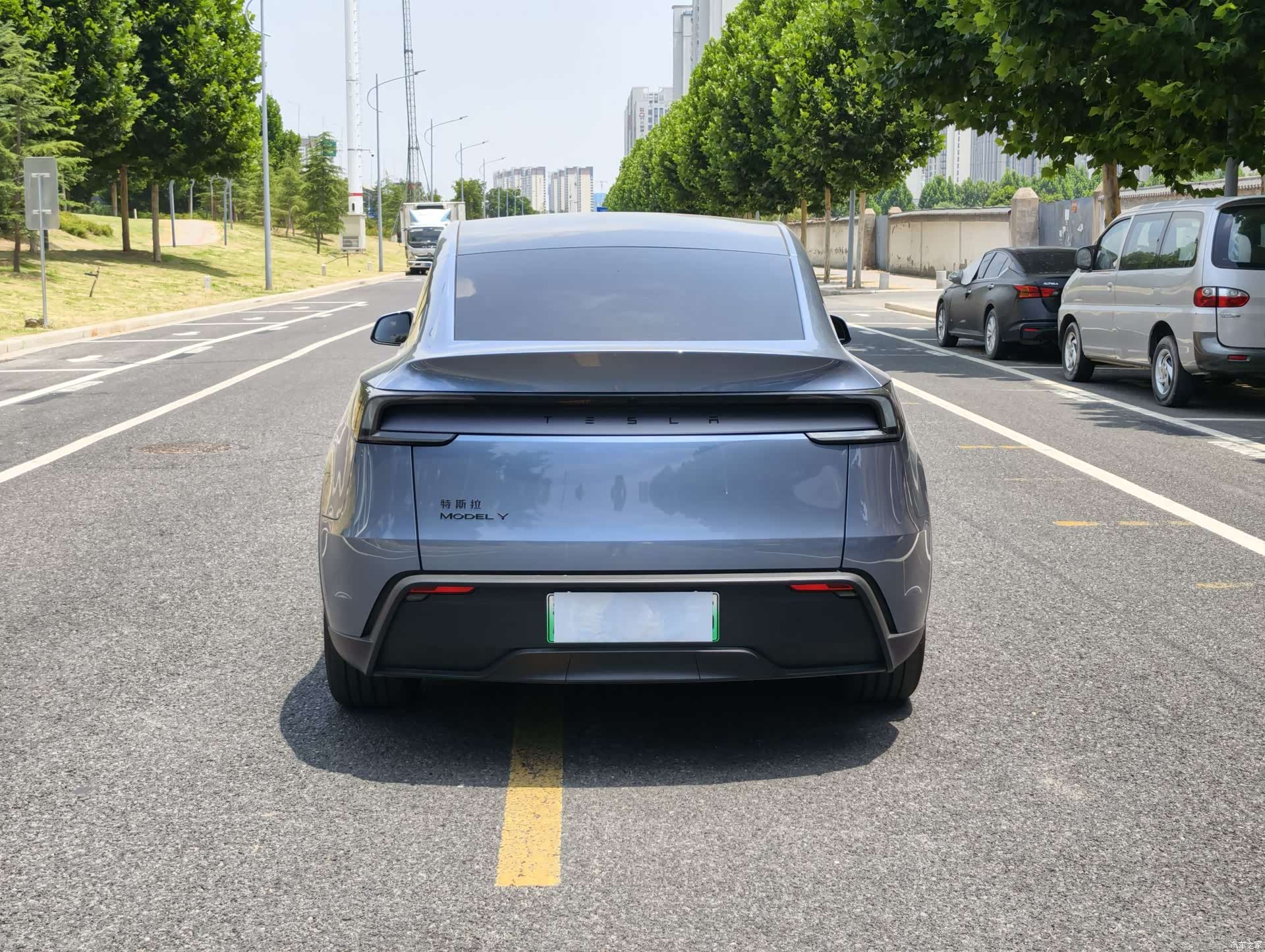 Tesla Model Y, 2026 все фото