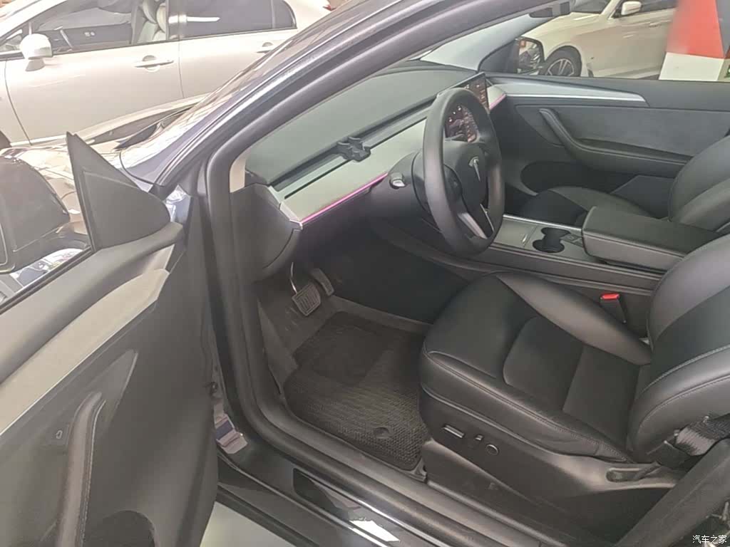 Tesla Model Y, 2024 16