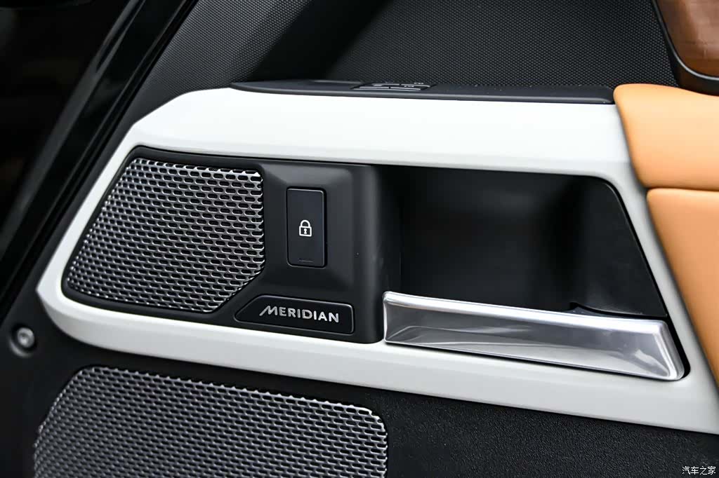 Land Rover Defender, 2024 29