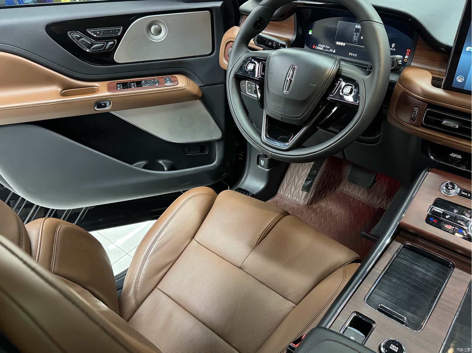 Lincoln Aviator, 2021 15