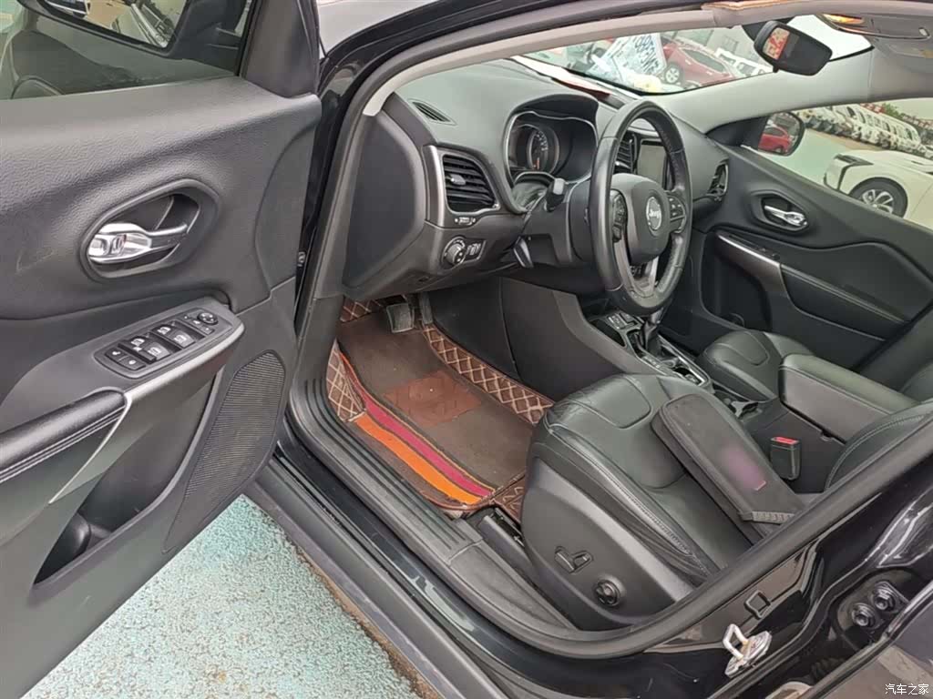 Jeep Cherokee, 2019 16