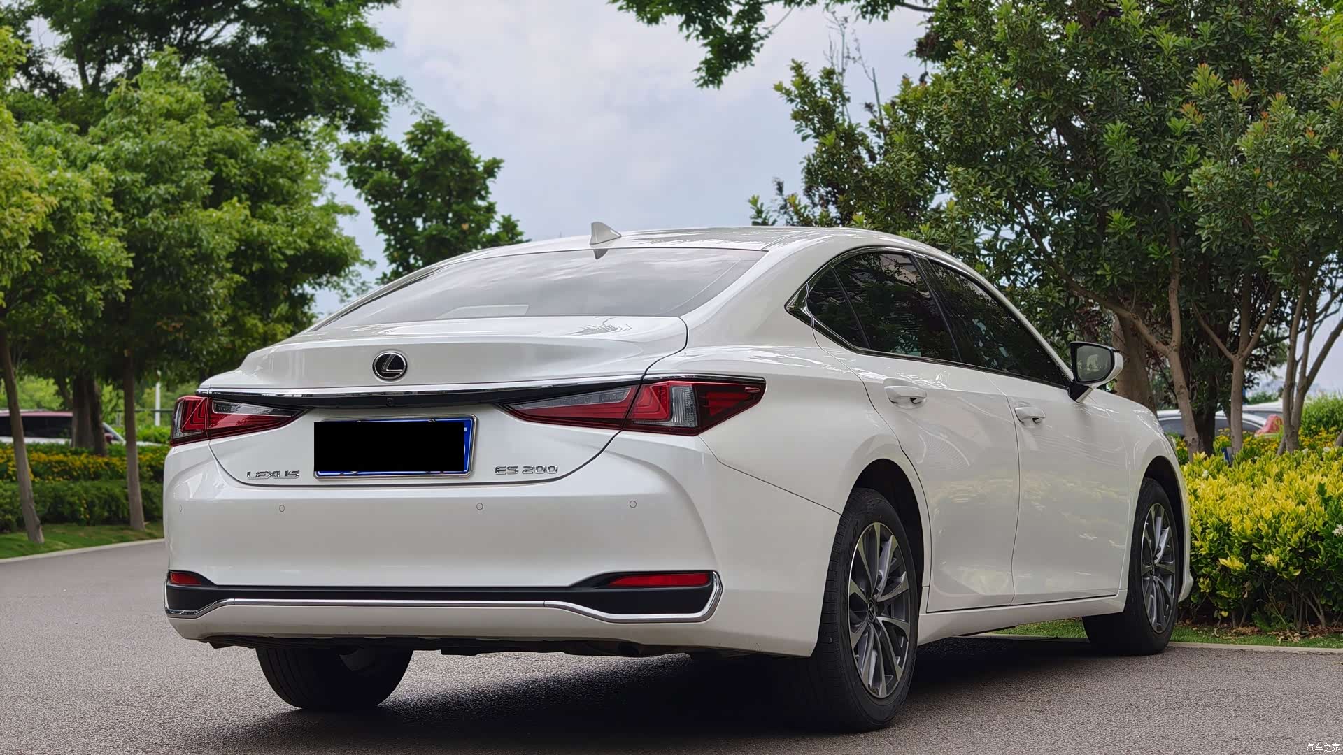 Lexus ES, 2023 4