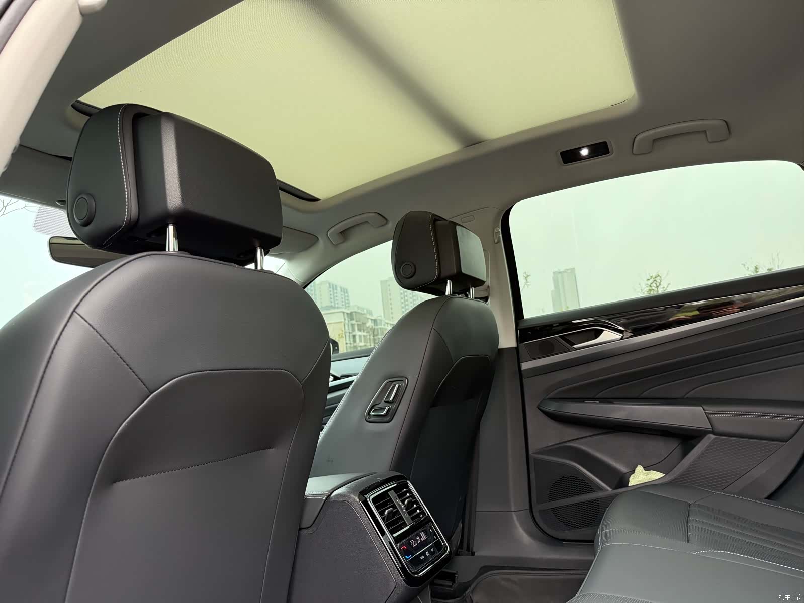 Volkswagen Passat, 2025 10