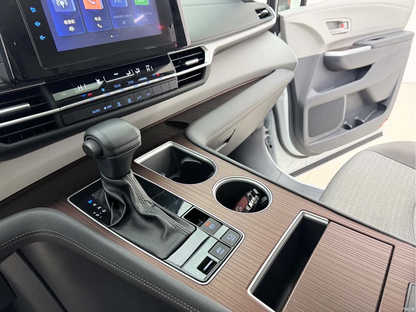 Toyota Sienna, 2022 12