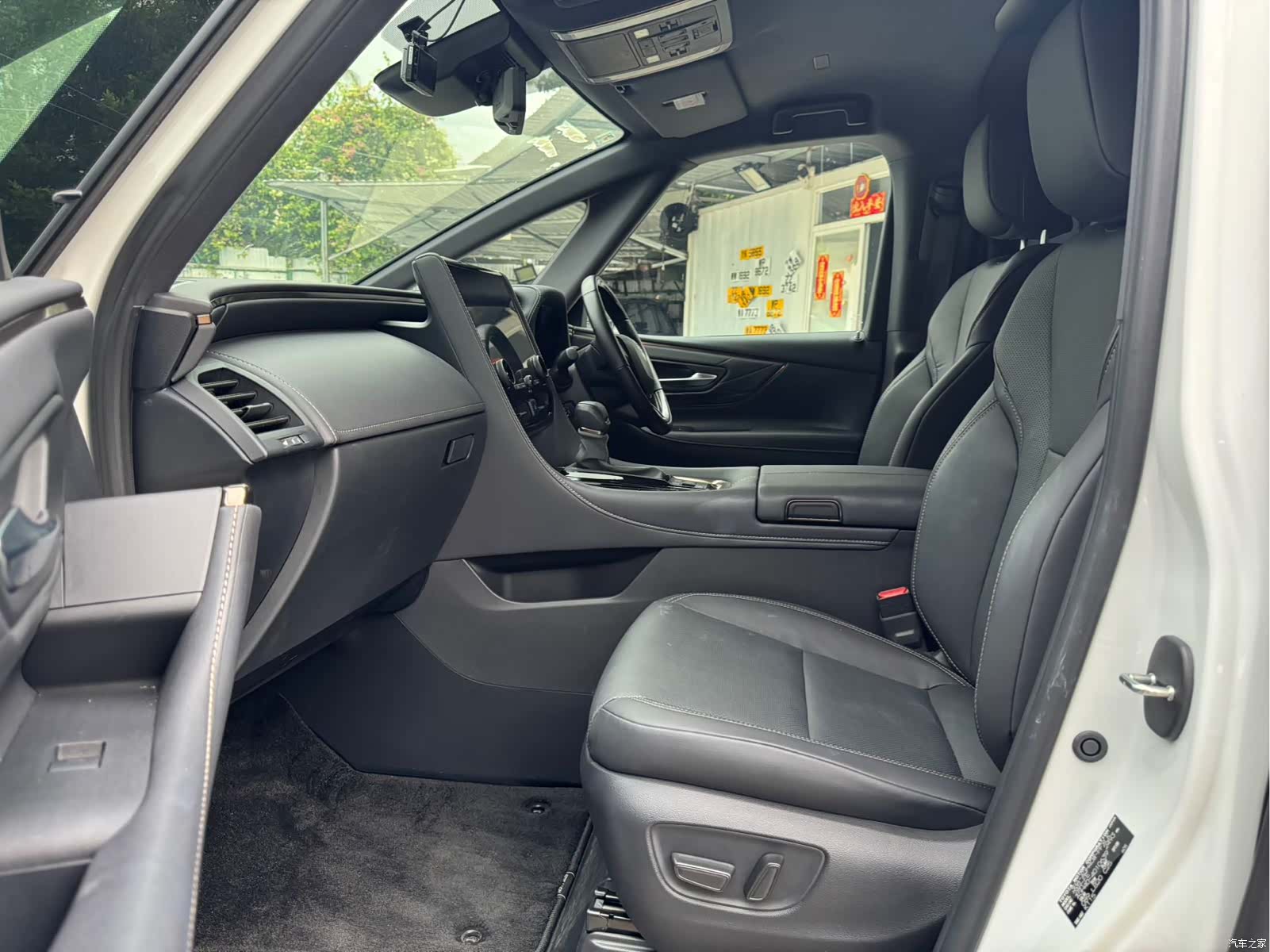 Toyota Alphard, 2026 4