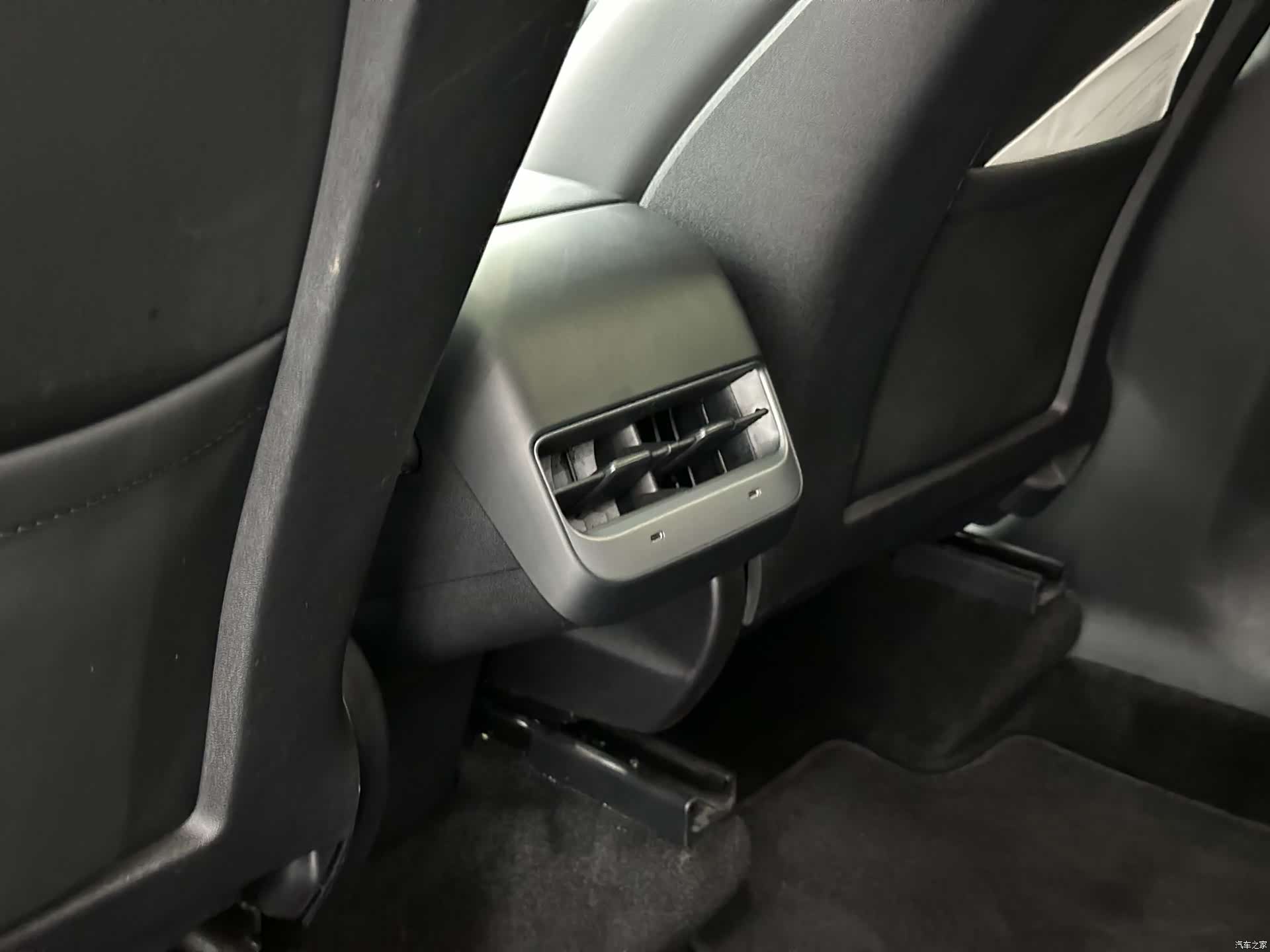 Tesla Model Y, 2023 19