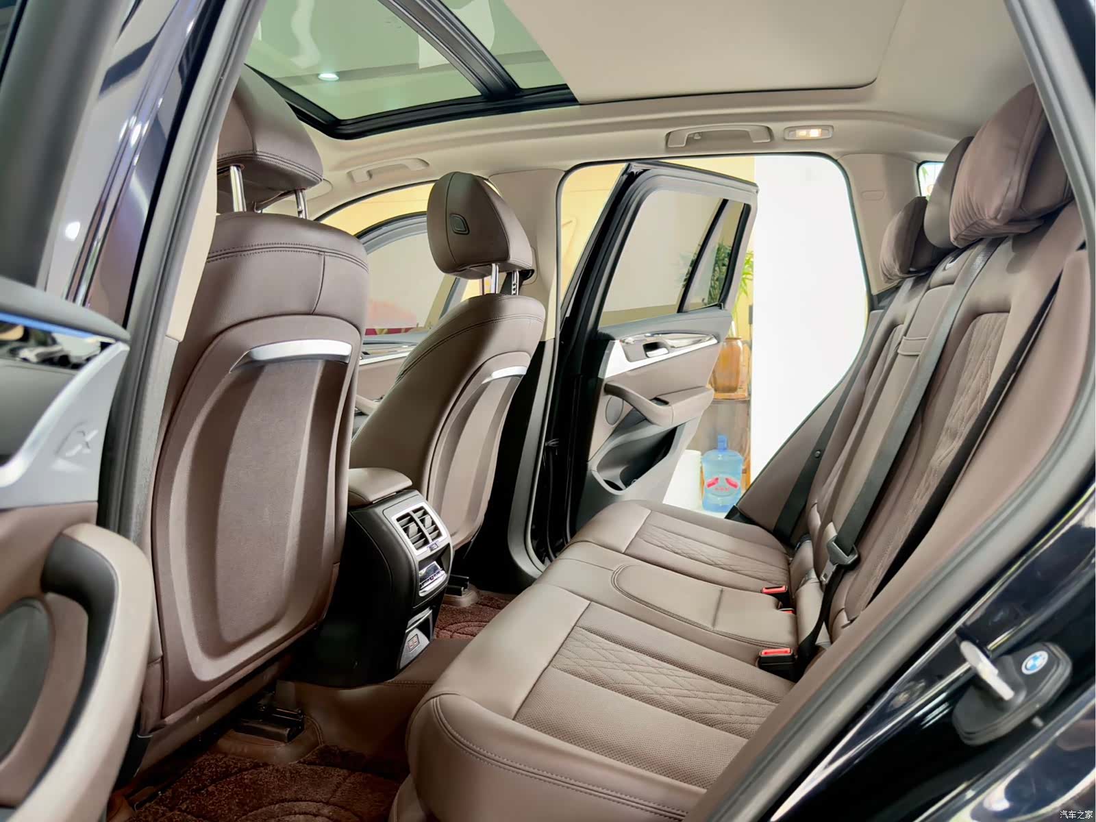 BMW iX3, 2023 11