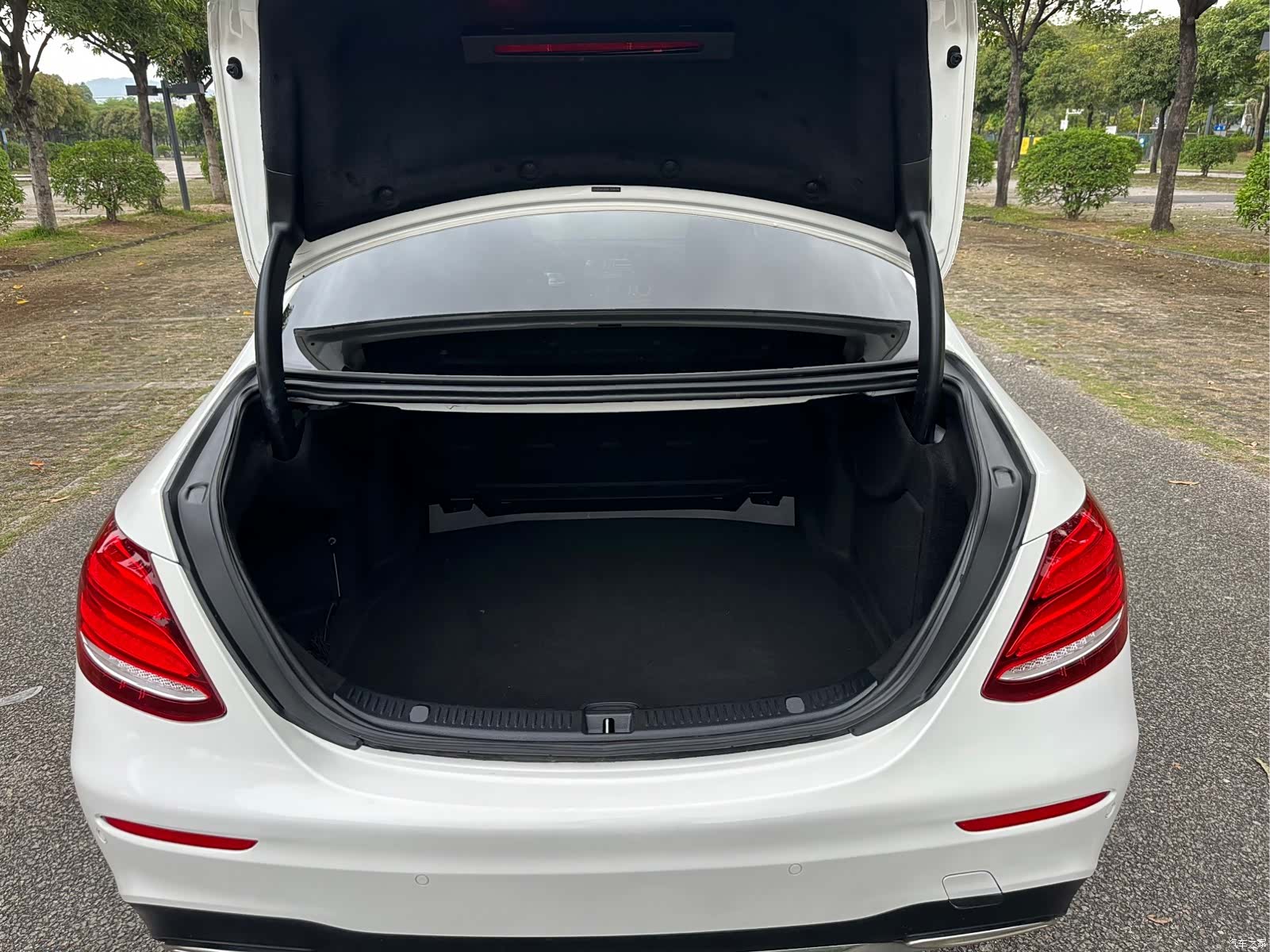 Mercedes-Benz E-Class, 2019 23