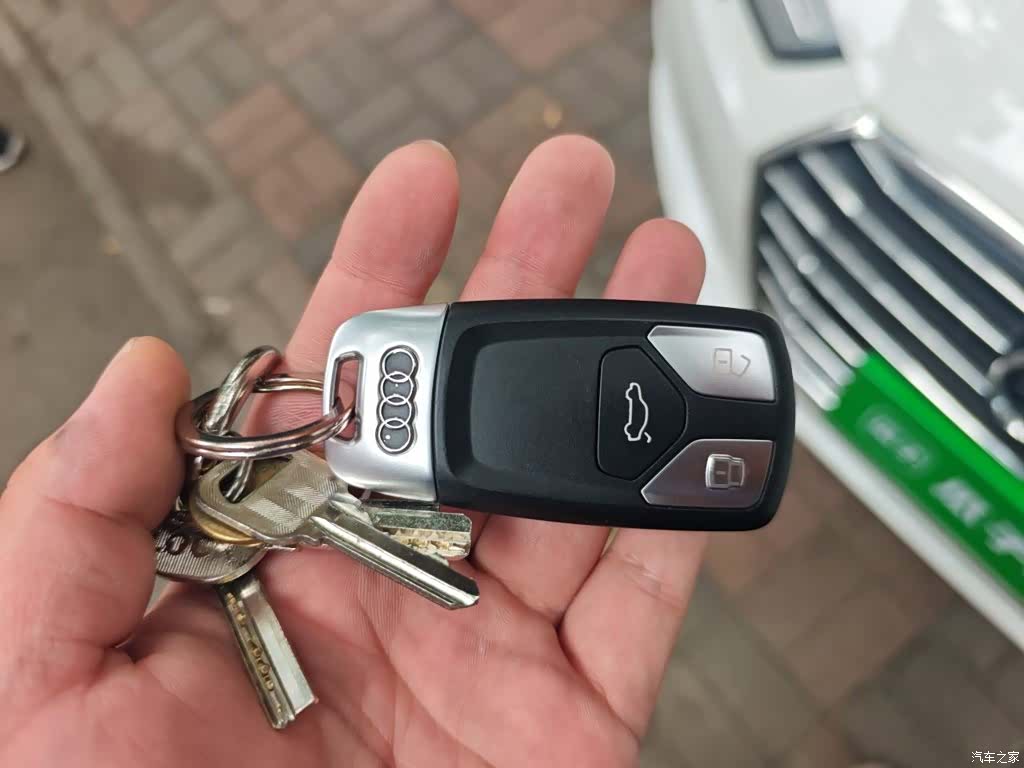 Audi A4L, 2017 12