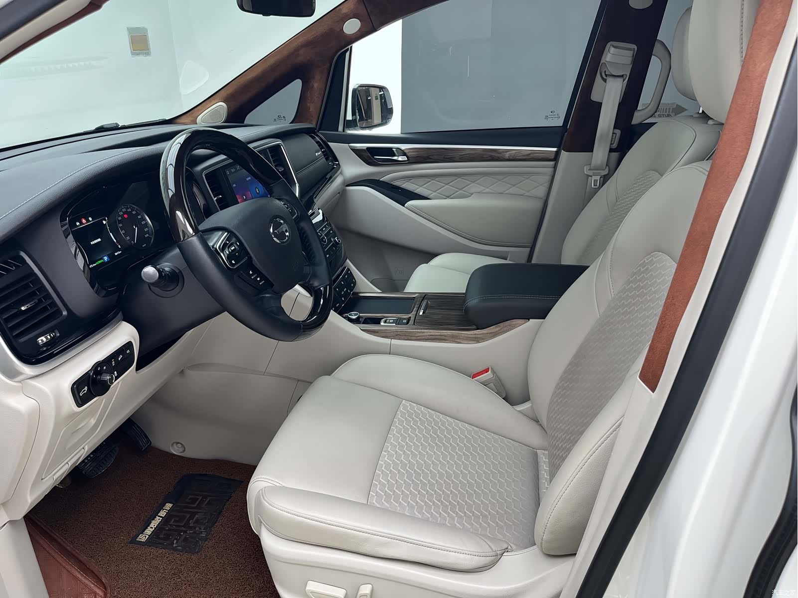 Trumpchi M8, 2020 11
