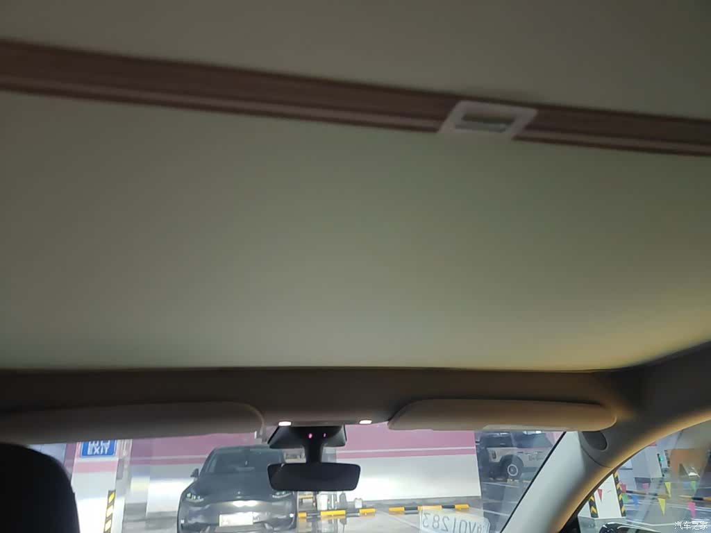 Tesla Model Y, 2023 18
