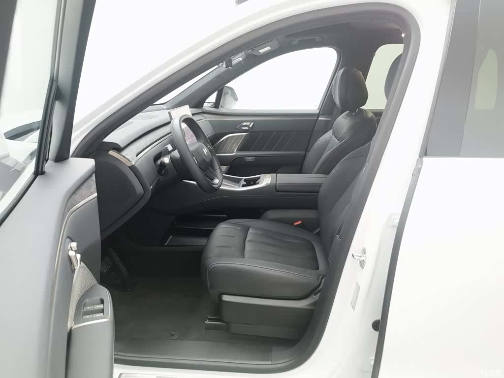 NIO L90, 2025 10