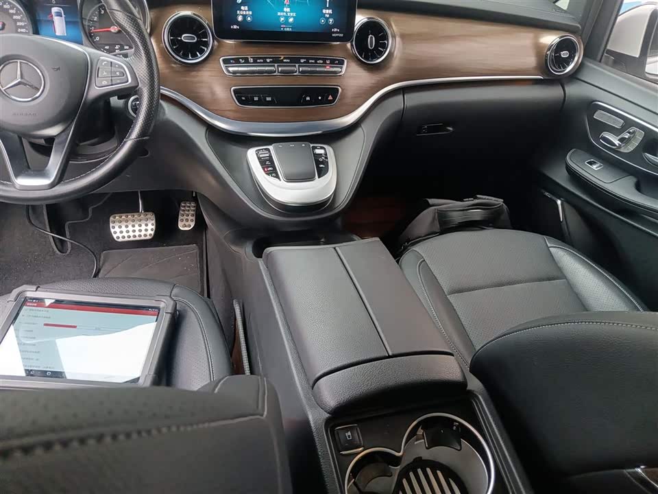 Mercedes-Benz V-class