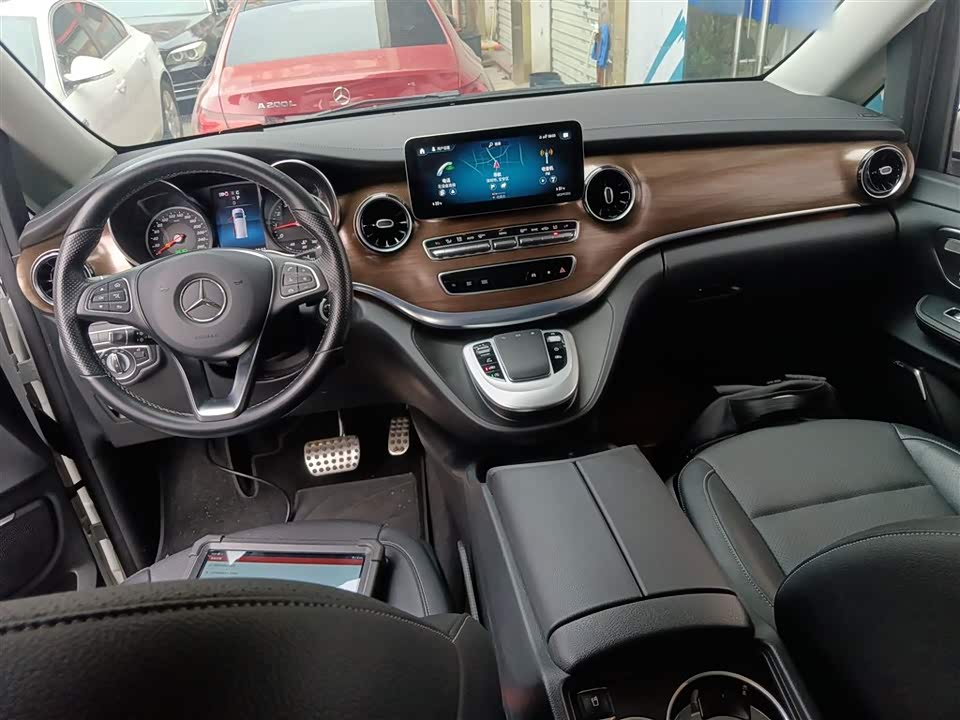 Mercedes-Benz V-class