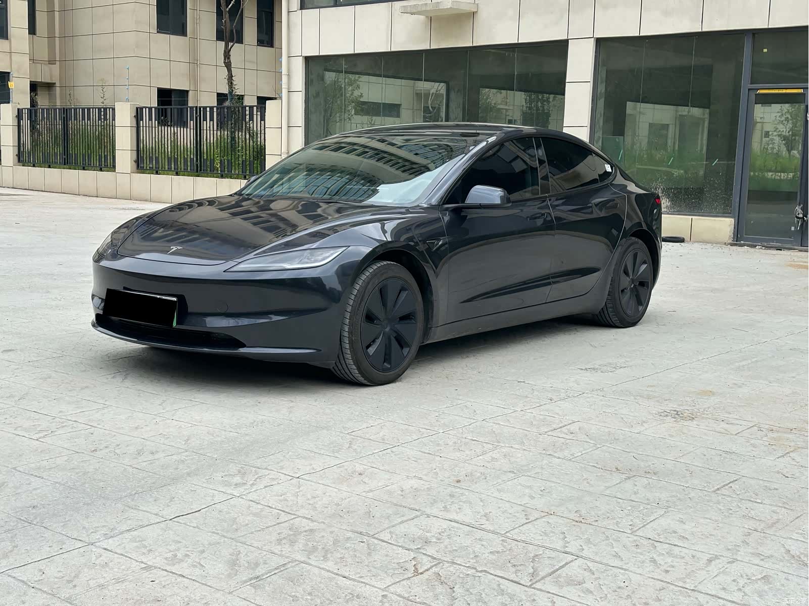 Tesla Model 3, 2025 1
