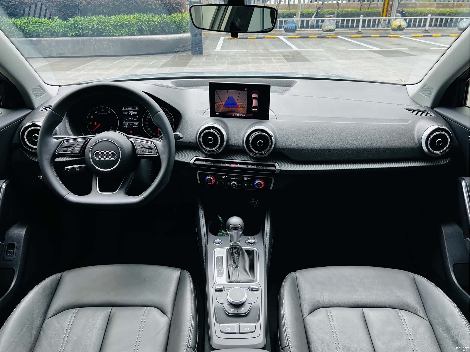 Audi Q2L, 2023 4