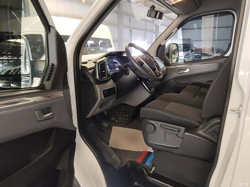 Maxus V80, 2023 16