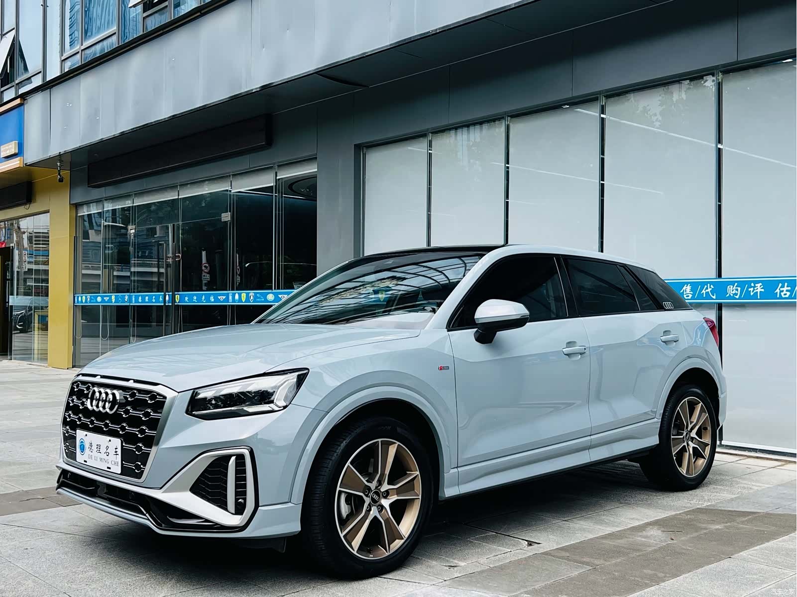 Audi Q2L, 2023 1