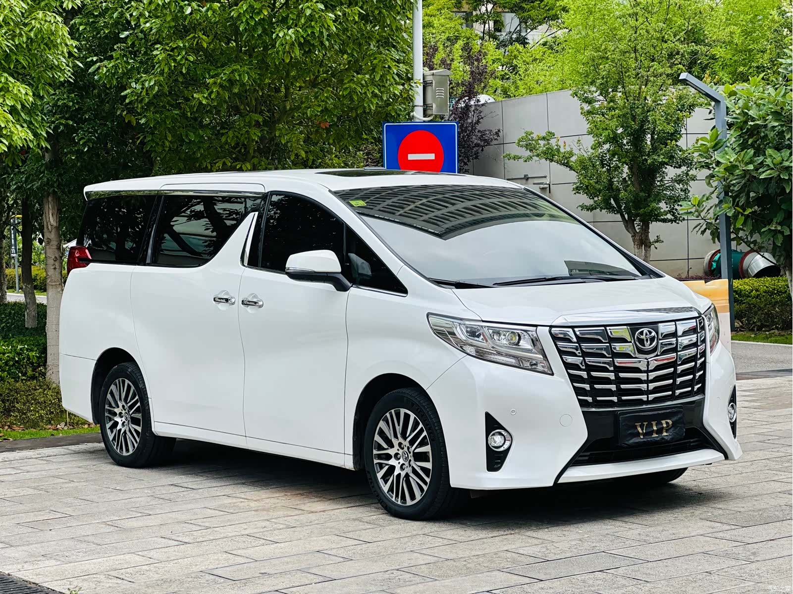Toyota Alphard, 2017 3