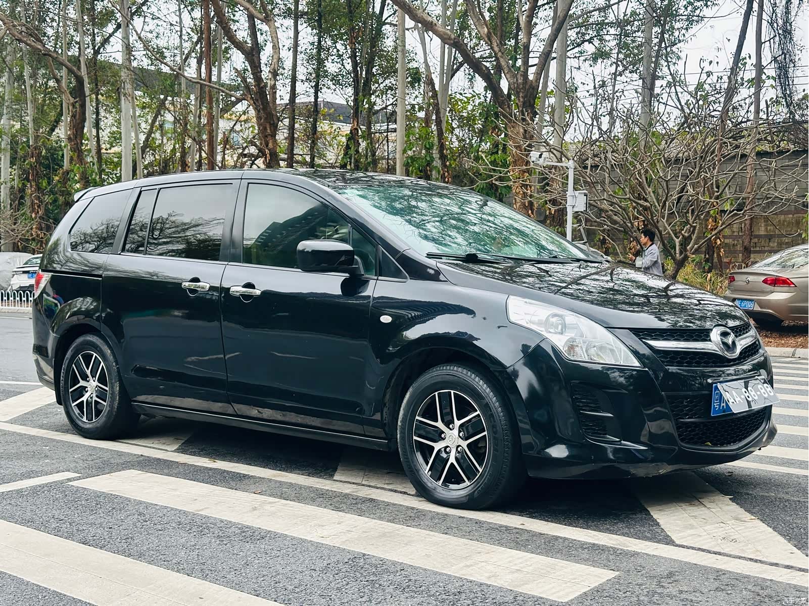 Mazda 8, 2013 3
