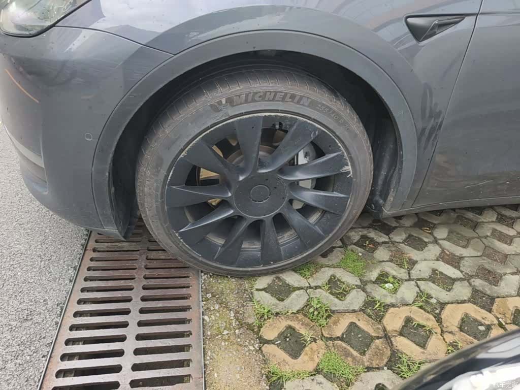 Tesla Model Y, 2021 25