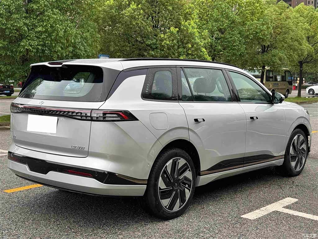 DongFeng eπ008, 2025 11