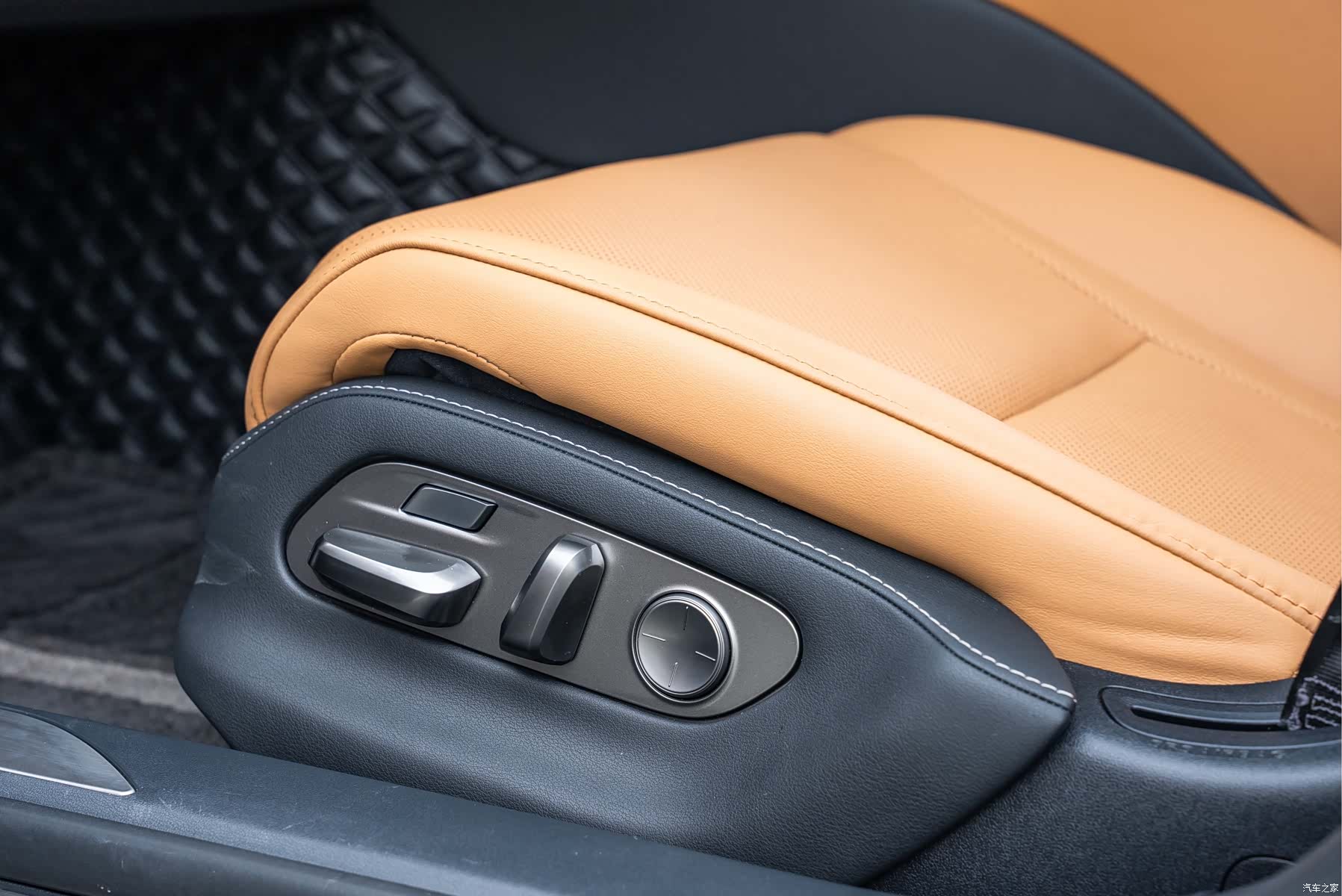 Lexus LS, 2023 22