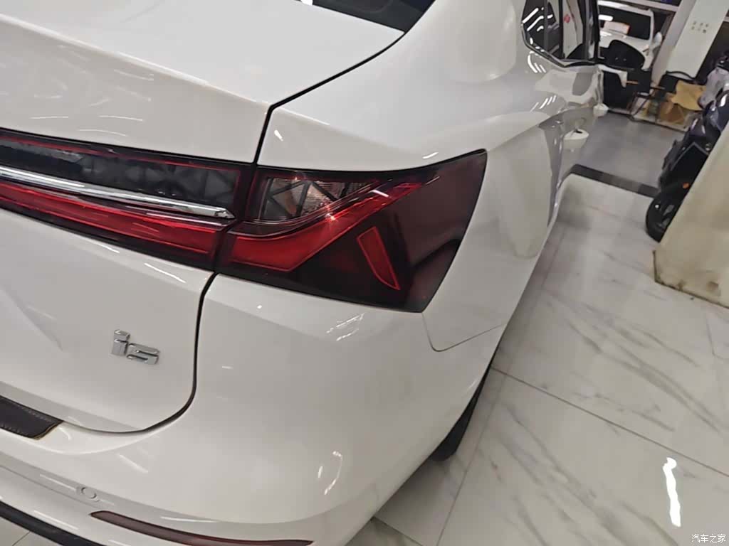 Roewe i5, 2025 8