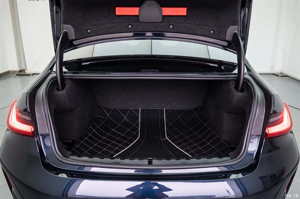 BMW 3 Series, 2023 9