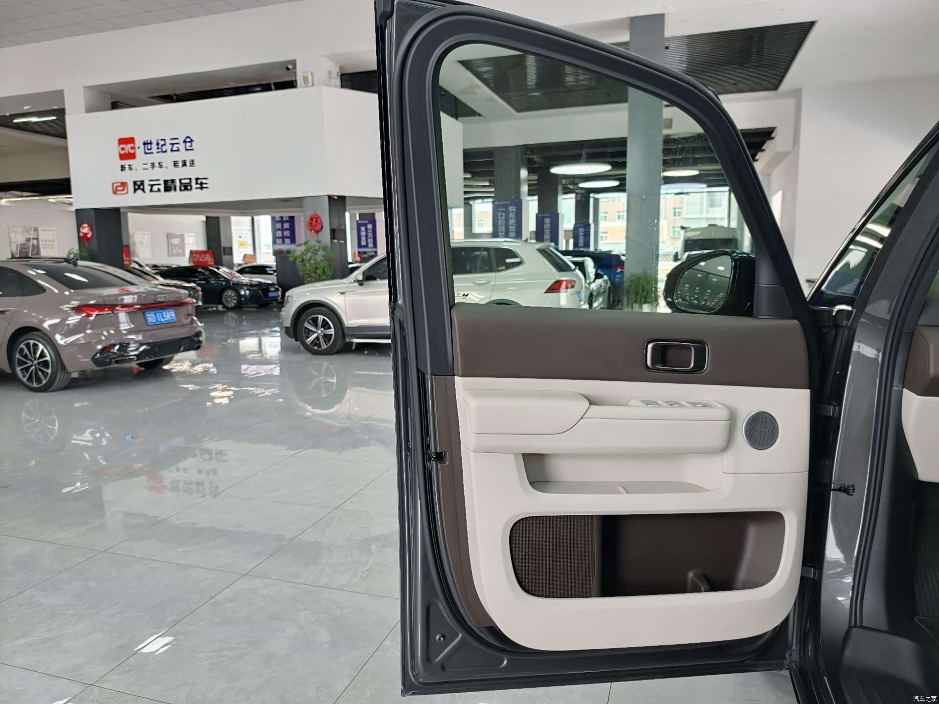 Li Auto MEGA, 2024 21