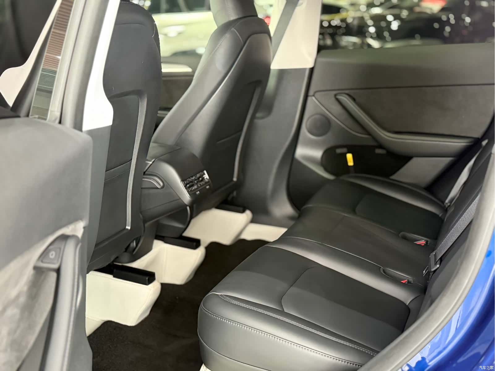 Tesla Model Y, 2024 9