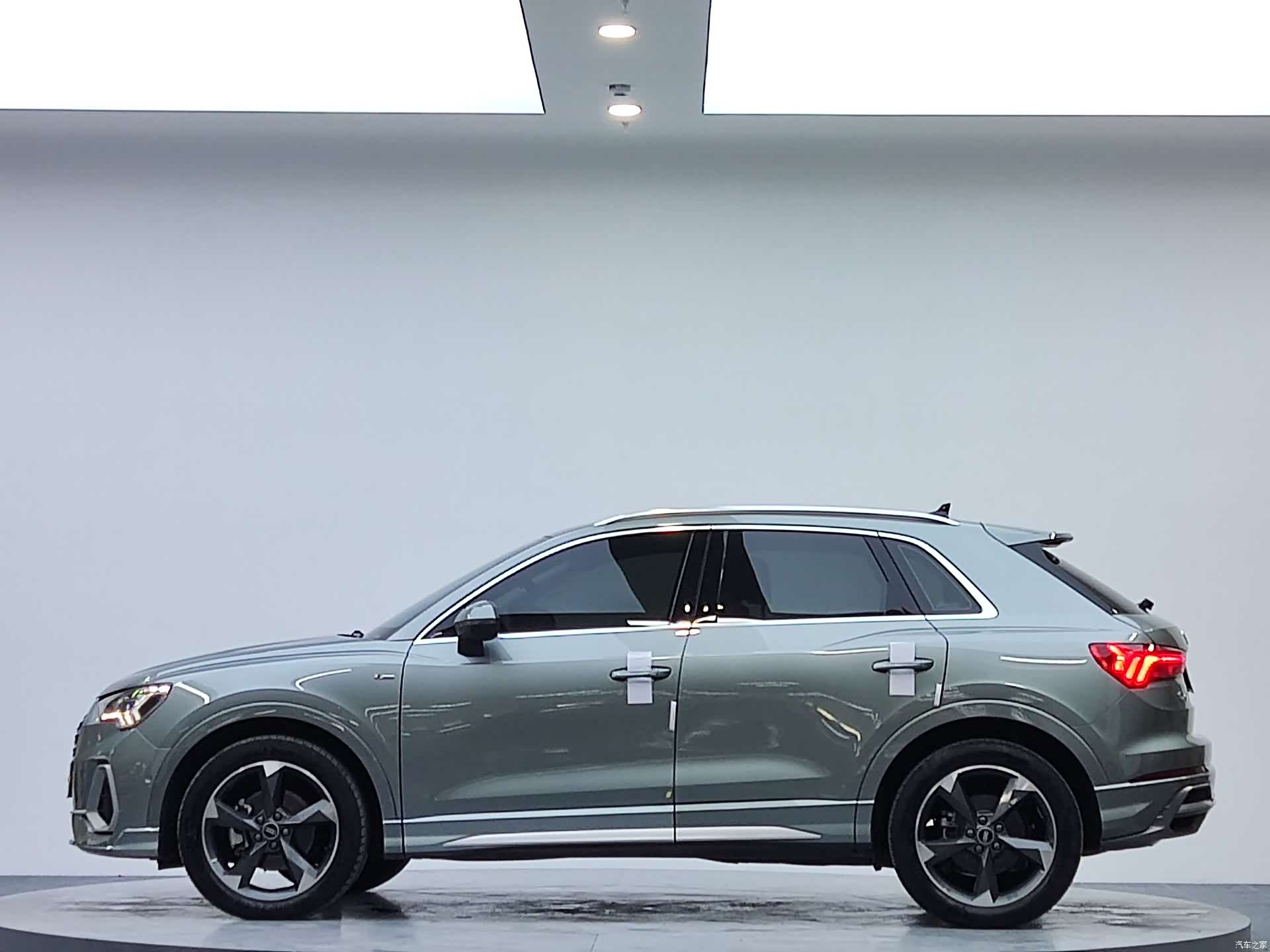 Audi Q3, 2023 4
